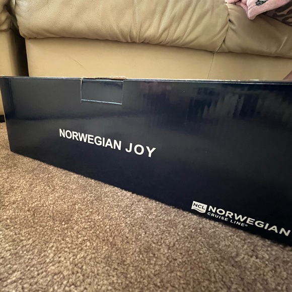 Norwegian Joy Model Cruise Ship brand new in box - Picture 6 of 6